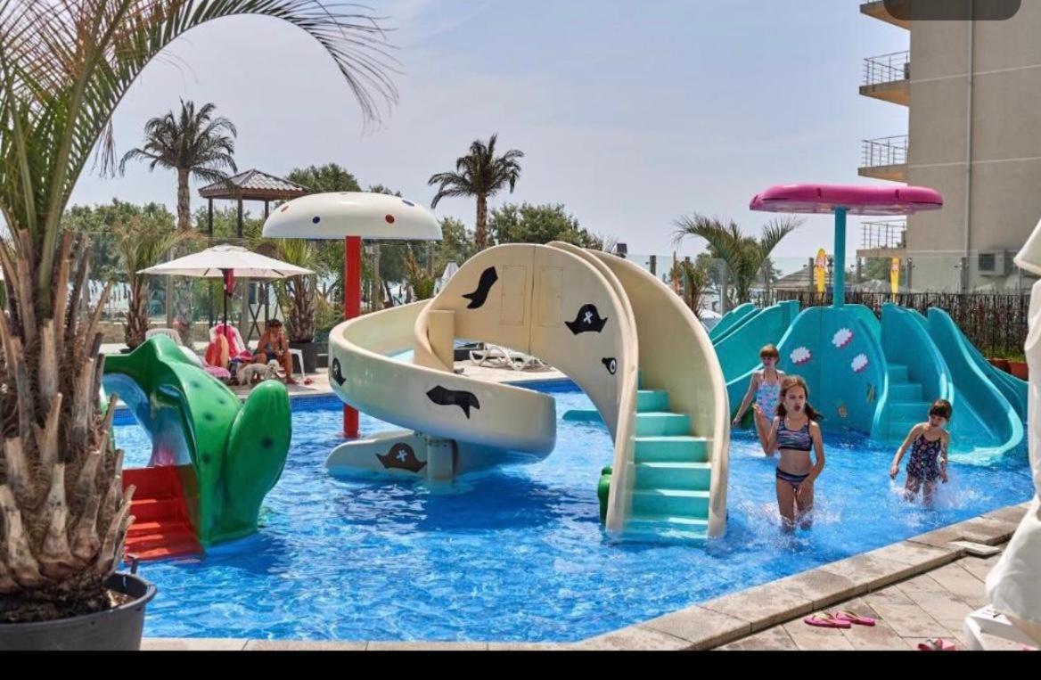 Bea Apartament On The Beach -Mamaia Nord Năvodari Esterno foto